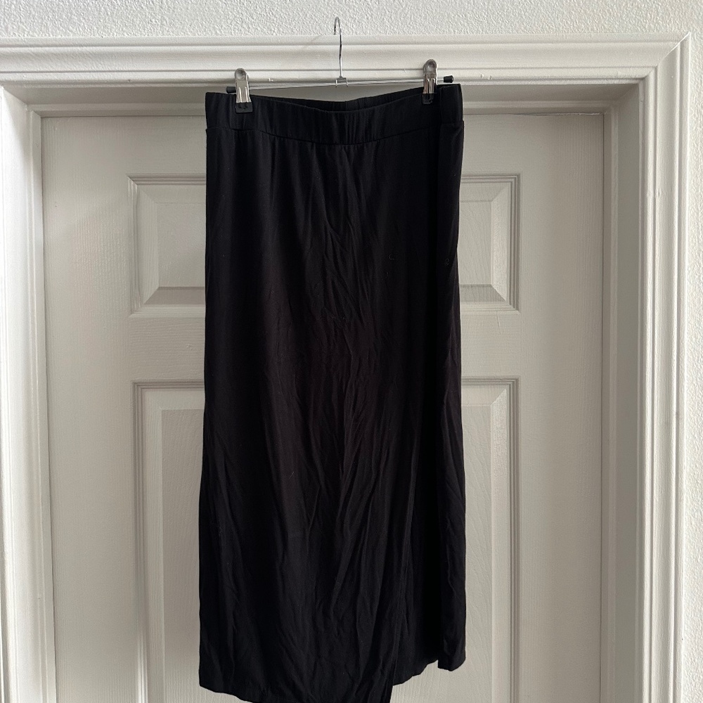 VINCE skirt. Size M